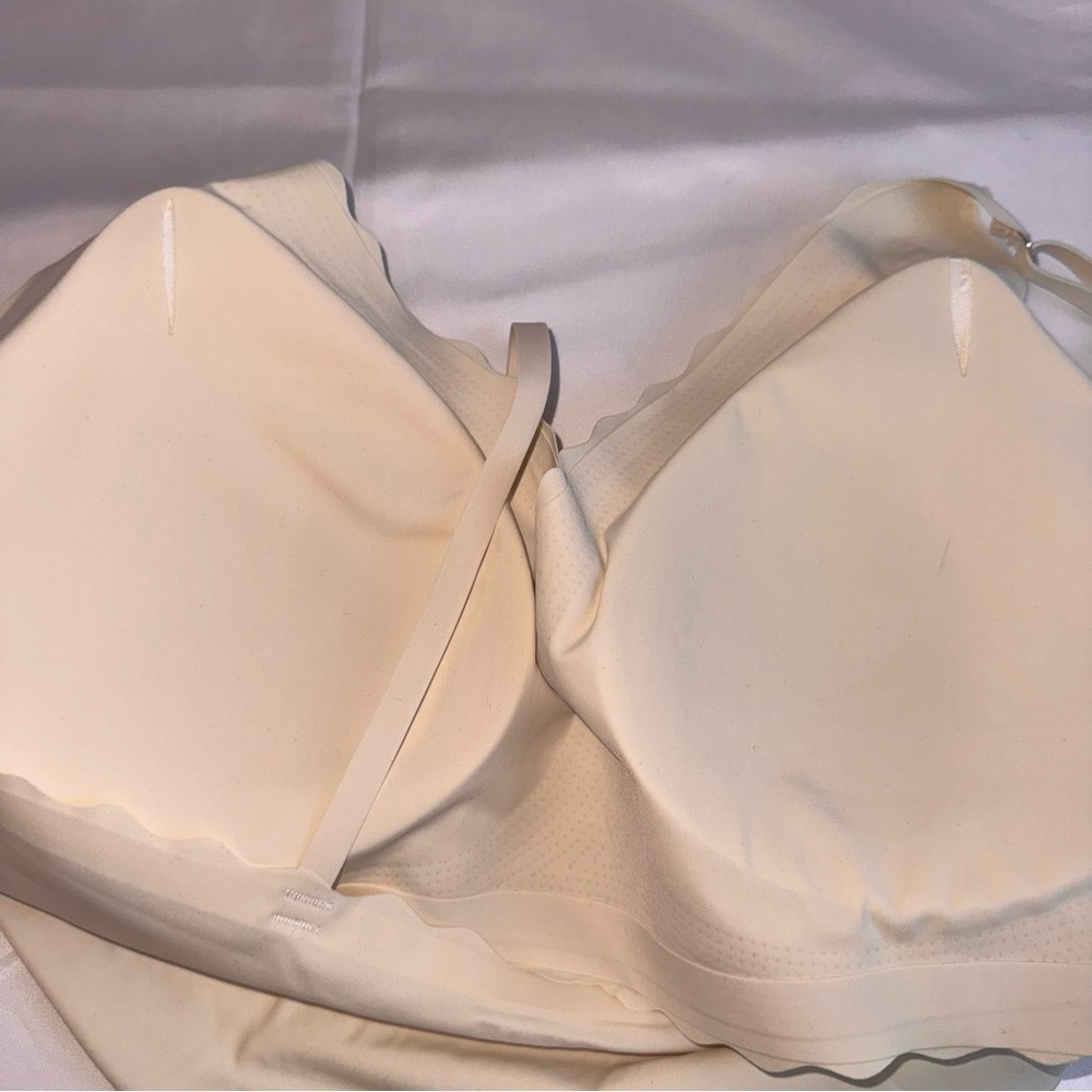 Seamless Cream Bralette - Picture 4 of 5